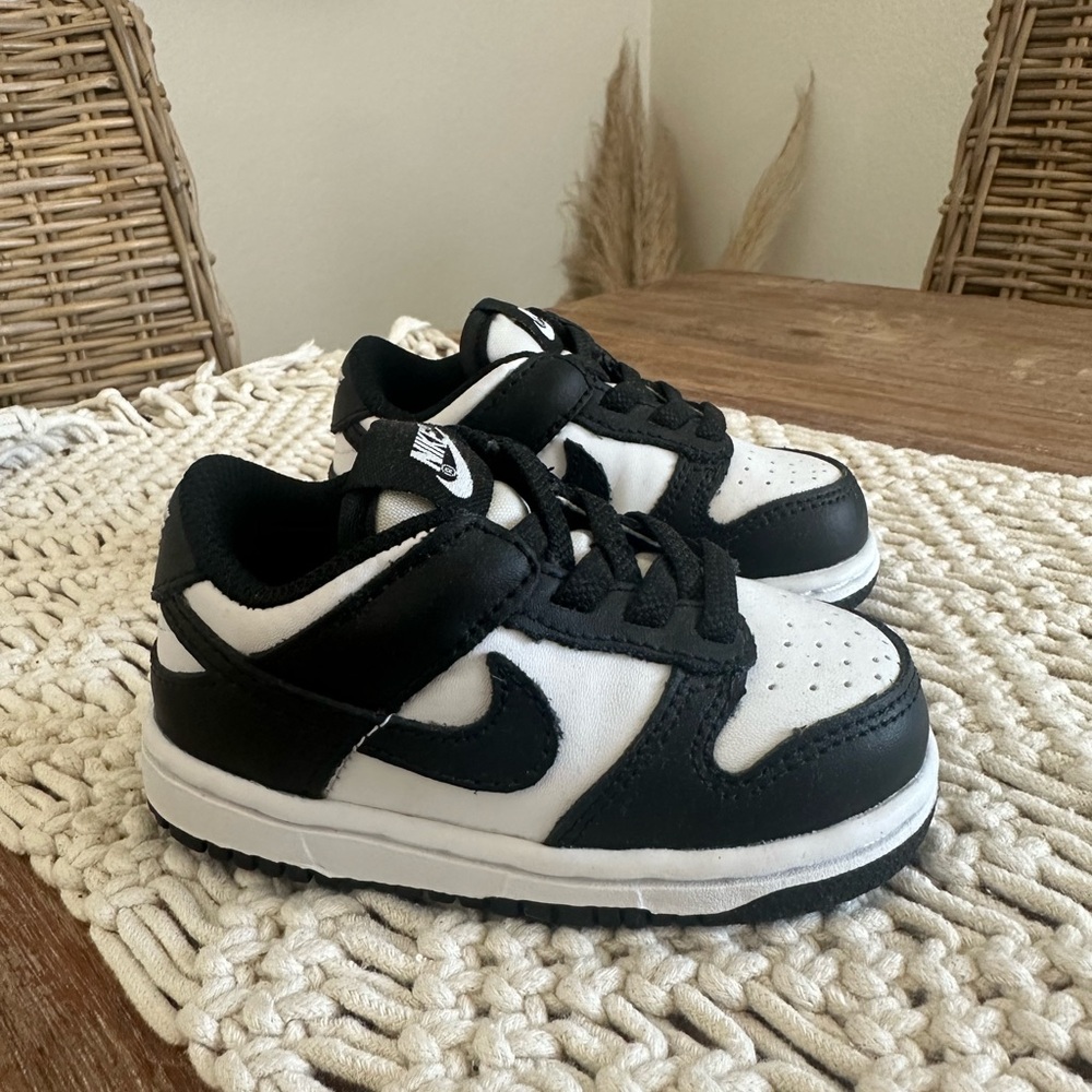 Brand new never been worn Nike Toddler panda sneakers size 5C
